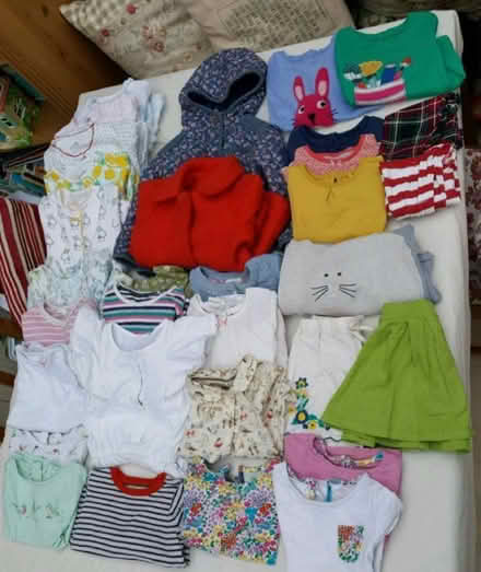 Photo of Girls clothes age 3 to 4 (BR2) #1