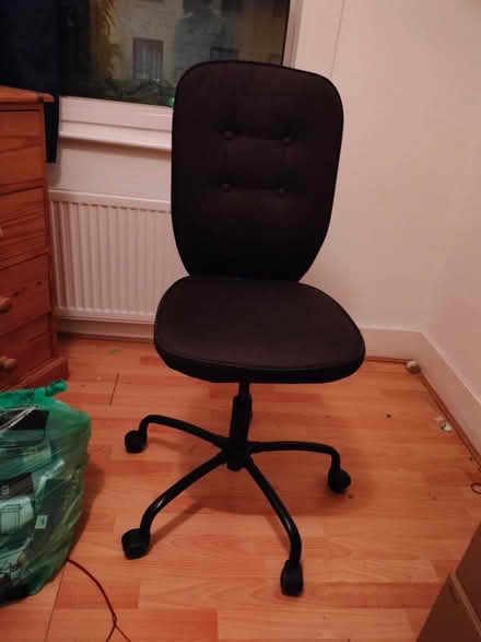 Photo of free Black desk chair in good conditio (N5 Clissold Park)