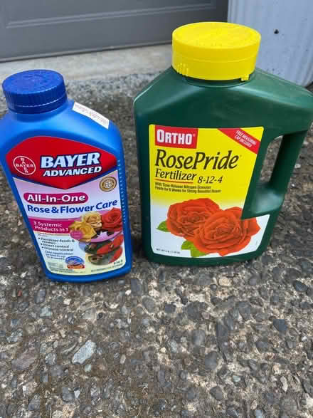 Photo of free Mostly full rose fertilizer (West Haven)