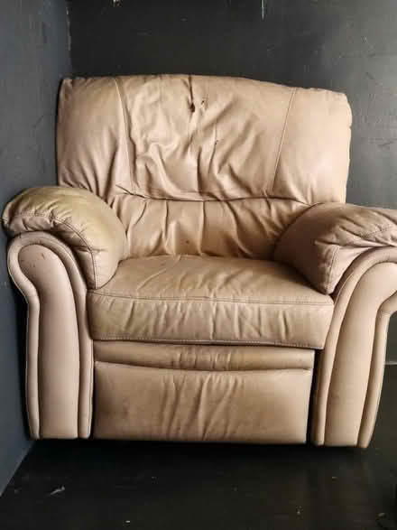 Photo of free 'Friends' Barcalounger style leather recliner (Dundee DD1) #1