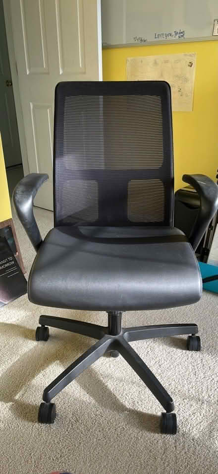 Photo of free Black office swivel chair (Damascus) #1