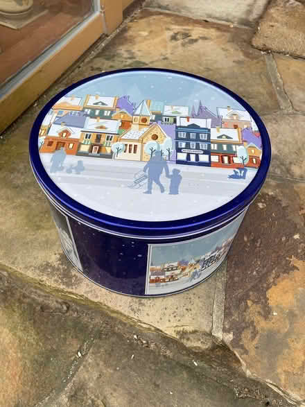 Photo of free Empty Christmas tin (Severna Park/Manhattan Beach) #1