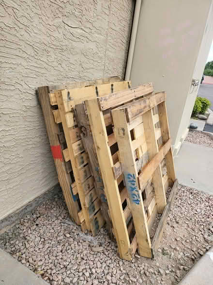 Photo of free Pallet Project Awaits You (Alma School & Warner) #2
