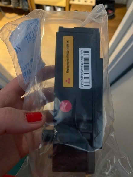 Photo of free Dell printer toner cartridg magenta (Shakspeare Walk, N16) #3