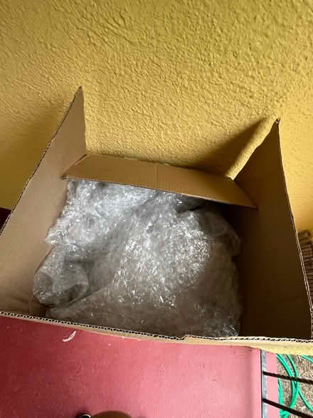 Photo of free Tall box with bubble wrap (Clarendon/Lyon Village/)