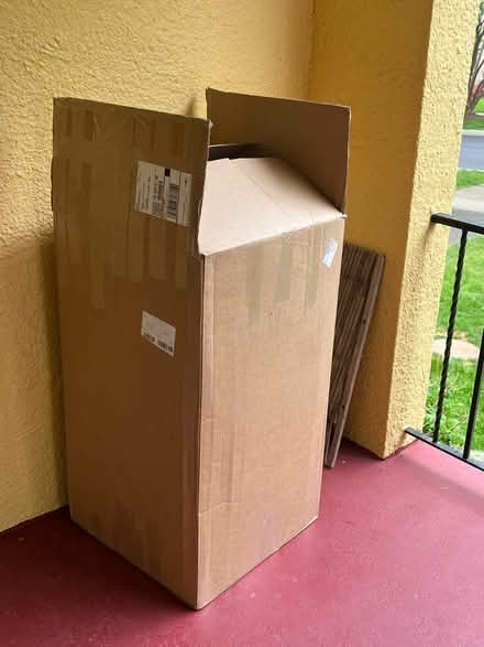 Photo of free Tall box with bubble wrap (Clarendon/Lyon Village/)