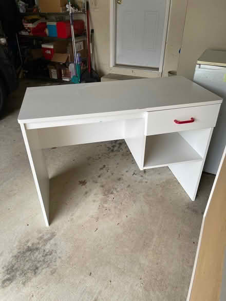 Photo of free White desk (Gaithersburg Quince Orchard) #1