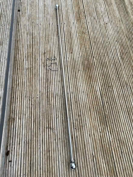 Photo of free Curtain rail, extendable (metal) (Hitchin) #1