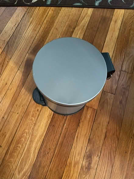 Photo of free Small trash can (Bergenfield NJ) #2