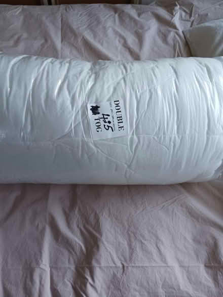 Photo of free 4.5 tog Double Duvet nearly new (Brize Norton OX18) #1
