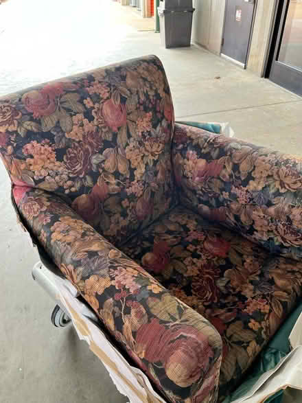 Photo of free Floral chair (Silver Spring) #4