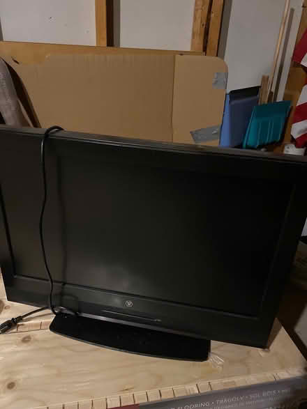 Photo of free TV with built in dvd player (Lea hill, Auburn) #1