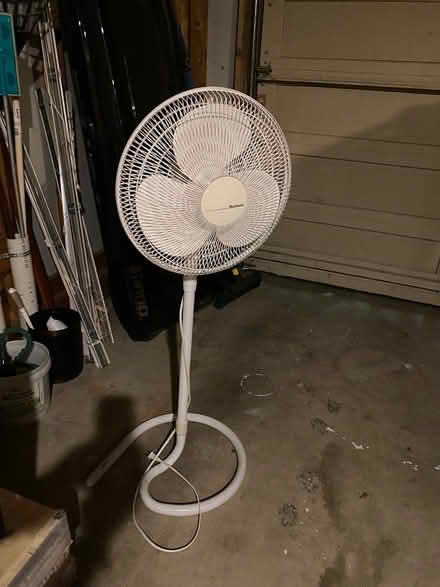 Photo of free Fan 4 f tall (Lea hill, Auburn) #1