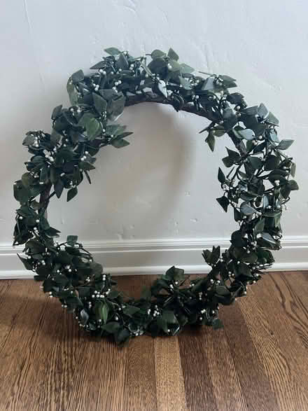 Photo of free Glass Vine Wreath (Beachwood Canyon) #1