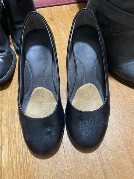 Photo of free Women’s shoes and clothes (Lessley Ave & Redwood Rd) #4