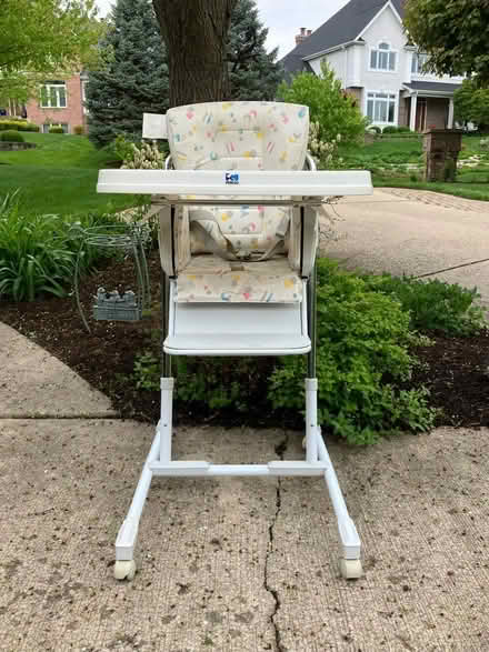 Photo of free Baby highchair (Carpentersville, west of river) #1