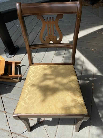 Photo of free 6 dining room chairs (Port Credit) #1