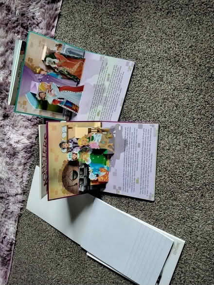 Photo of free Books and kid's hangers (Oban) #3