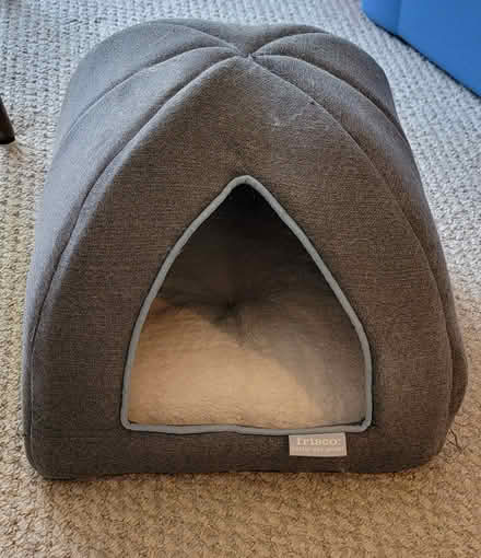 Photo of free Small cat house (Willistown, Near Rt3 & 352) #1