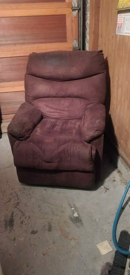 Photo of free Recycling rocker chair (Outer Richmond) #1