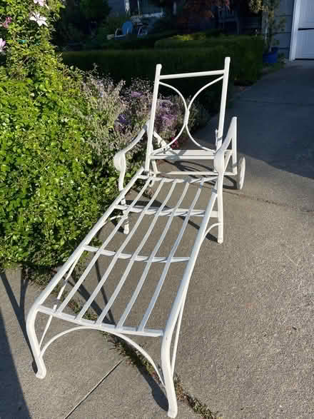 Photo of free chaise lounge (Gatetree Circle) #1