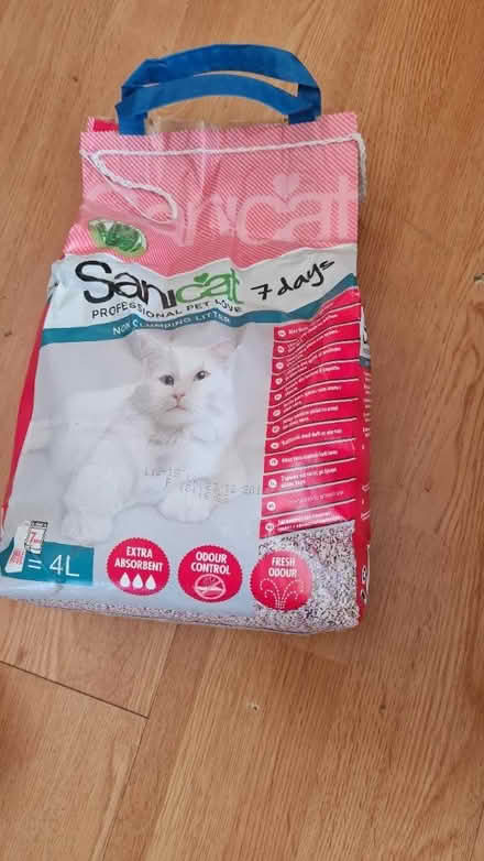 Photo of free Sanikat 4l cat litter (Off Grove Road Rayleigh SS6 8) #1