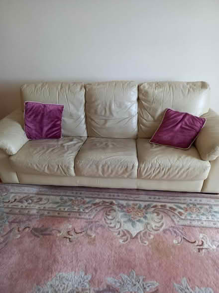 Photo of free Settee (Stockbridge EH4) #1