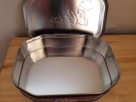 Photo of free Empty metal biscuit tin (Gloucester) #1