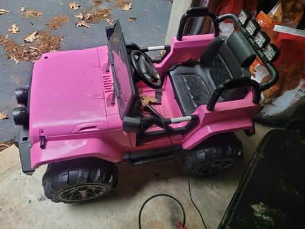 Photo of free Kids electric car, BAD battery (Chesterfield, mo) #2