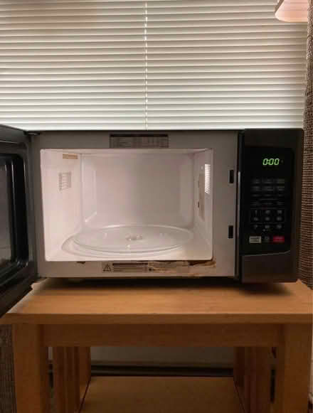 Photo of free Toshiba 900-watt microwave oven (Northern Queen Anne, Seattle) #1