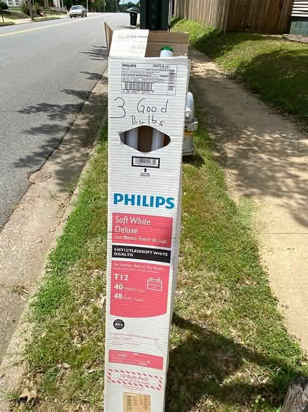 Photo of free 4ft Florescent Bulbs (Down Town Little Rock) #1