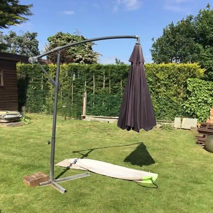 Photo of free Cantilever parasol (Burnham SL1) #1