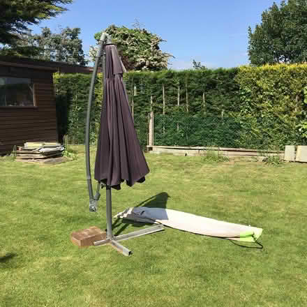Photo of free Cantilever parasol (Burnham SL1) #2