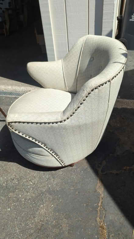 Photo of free 60s style swivel chair (near San Rafael high school) #2