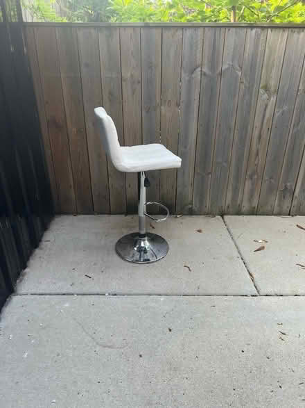 Photo of free 2 bar stools (Lincoln park) #2