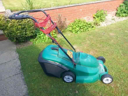 Photo of free Lawn mower for spares/repair (LU1) #2