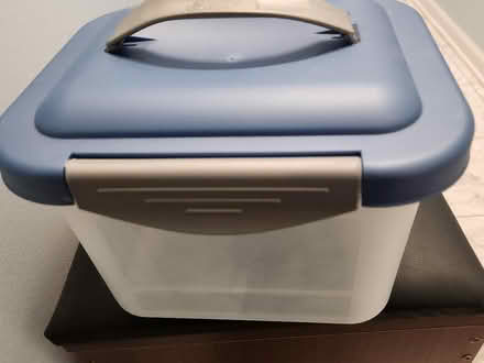 Photo of free Plastic toiletry case with handle (Glenview near Northbrook) #1