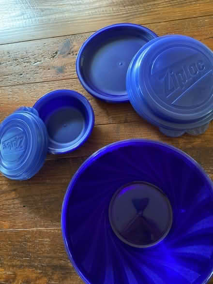 Photo of free 4 ziploc plates/bowls/4 big bowl (woodley park) #1
