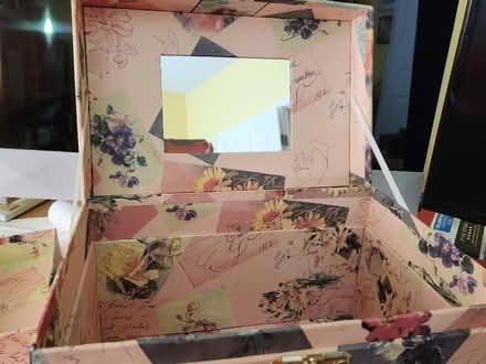 Photo of free Paper metal and vinyl Jewelry box (Glenview near Northbrook) #3