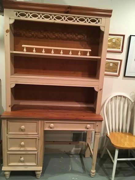 Photo of free Desk with hutch (Gladstone) #1