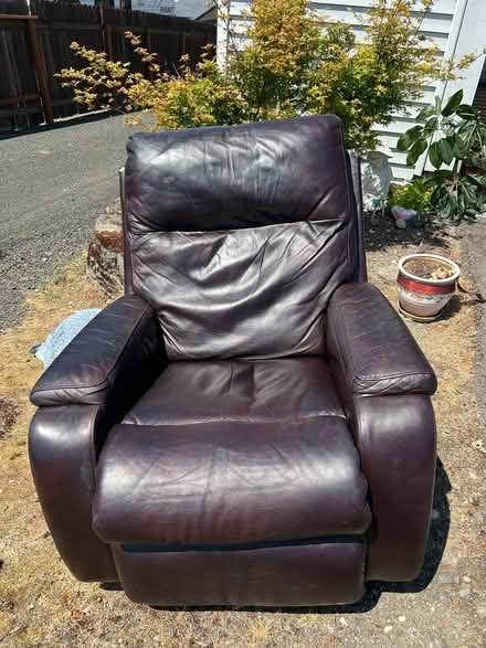Photo of free Flexsteel leather rocker recliner (Adjacent to Olympic College) #1