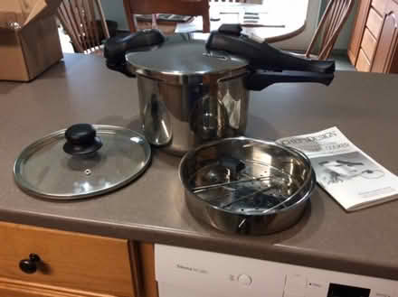 Photo of free Chef's Design 6L Pressure Cooker (Courtenay) #1