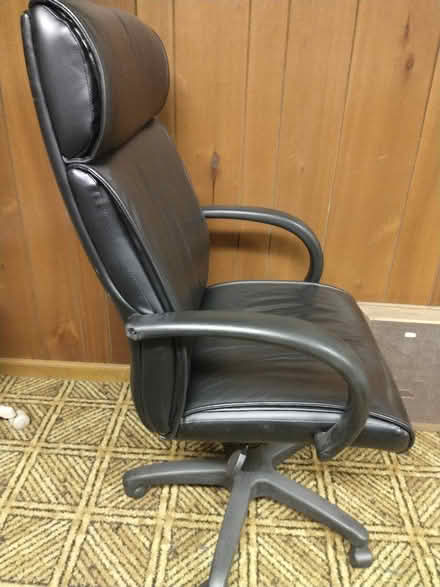 Photo of free Office/Desk/Computer chair (Oregon) #3