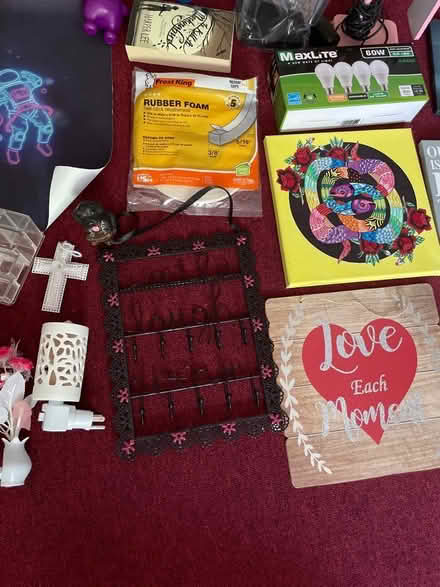 Photo of free decorations, lamps, wall art (Bloomfield) #3