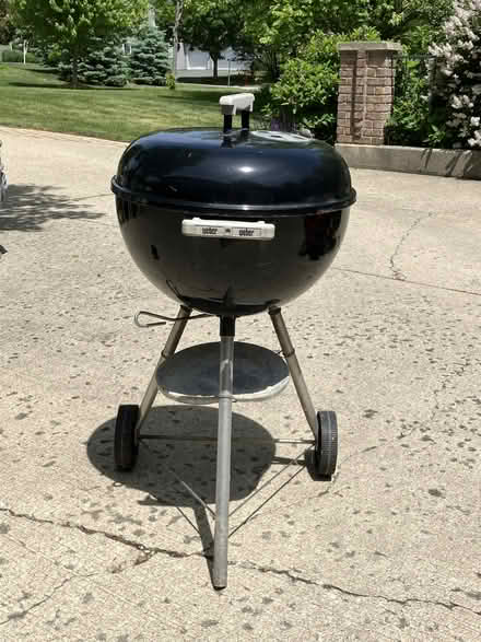 Photo of free Weber Jr Grill (Carpentersville, west of river) #1