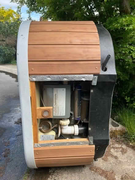Photo of free Hot tub (Vancouver) #4