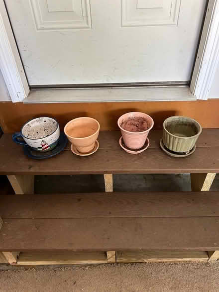 Photo of free 4 planting pots (Pine Hills) #1