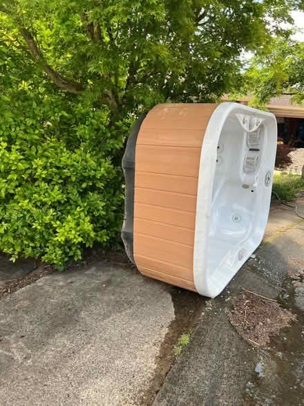 Photo of free Hot tub (Vancouver) #3