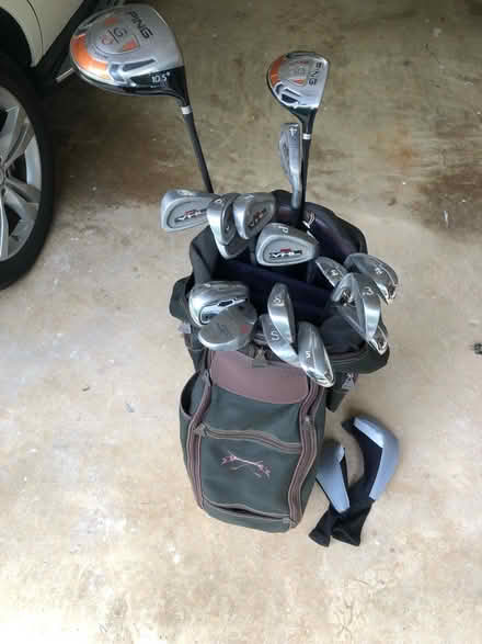 Photo of free Golf clubs and bag (In Reston off of Lawyers Road) #1