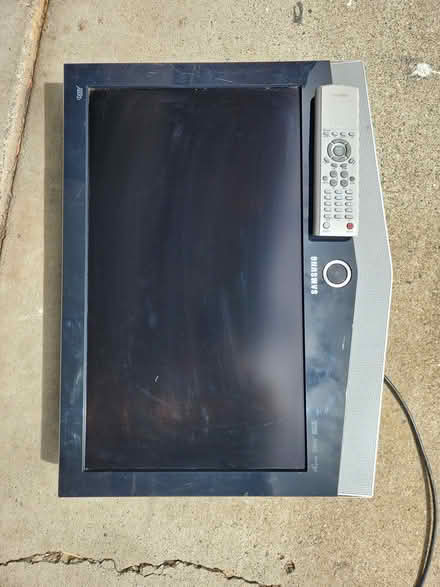 Photo of free 23" Samsung TV/Monitor (Near Mowry and Mission) #4